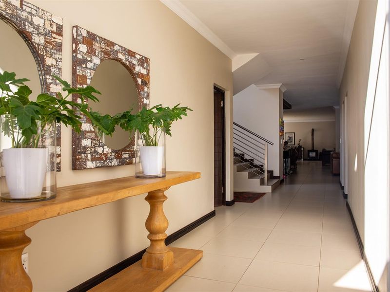 Modern Living in Prestigious Silverwoods Country Estate - Photo 4