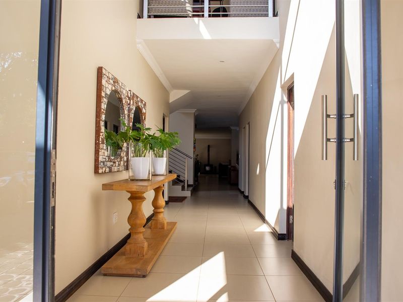 Modern Living in Prestigious Silverwoods Country Estate - Photo 3