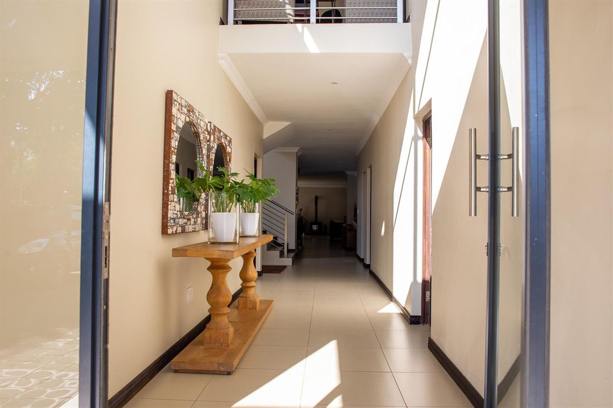 Modern Living in Prestigious Silverwoods Country Estate - Photo 3