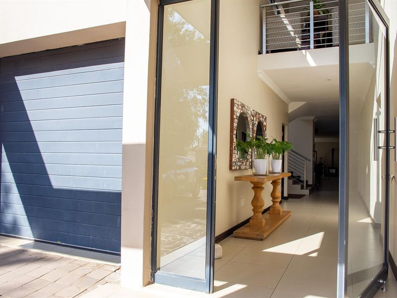 Modern Living in Prestigious Silverwoods Country Estate - Photo 2