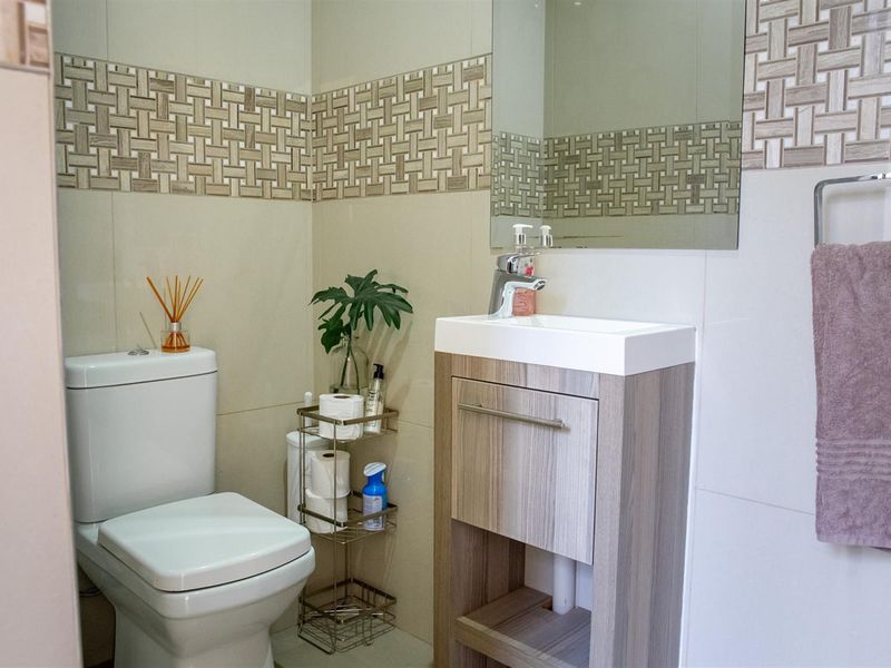 Modern Living in Prestigious Silverwoods Country Estate - Photo 10