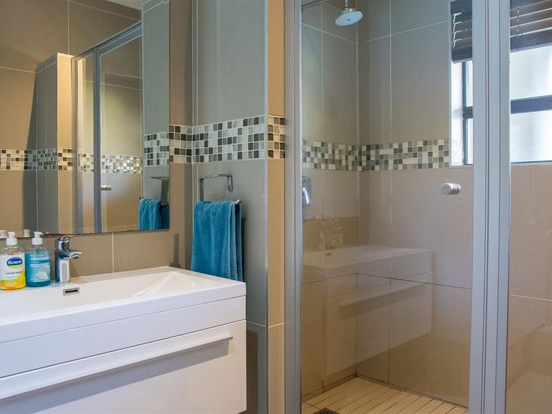 Modern Living in Prestigious Silverwoods Country Estate - Photo 9