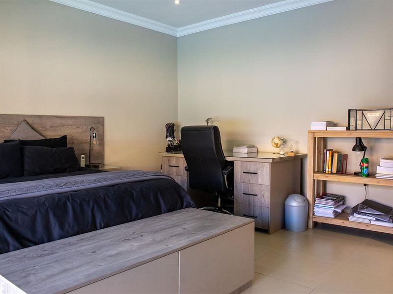 Modern Living in Prestigious Silverwoods Country Estate - Photo 6