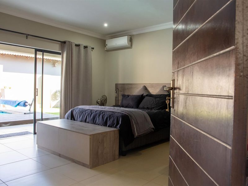 Modern Living in Prestigious Silverwoods Country Estate - Photo 5