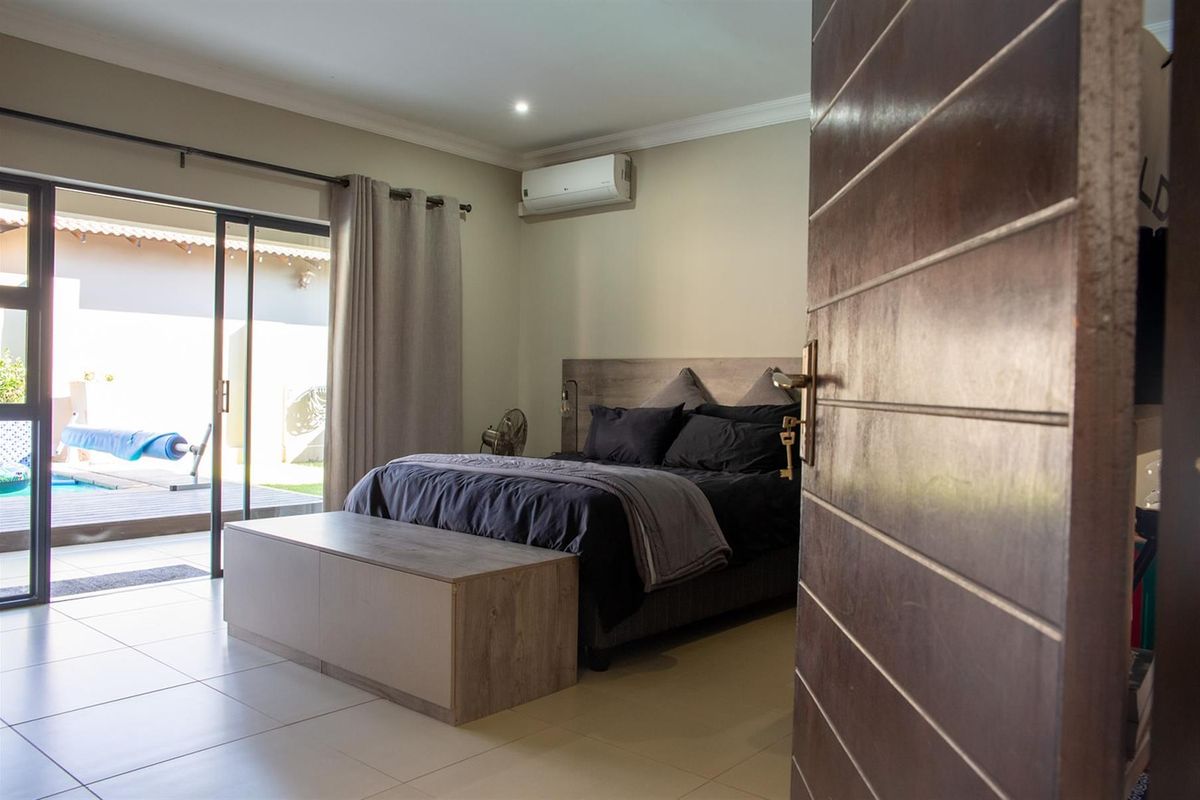 Modern Living in Prestigious Silverwoods Country Estate - Photo 5