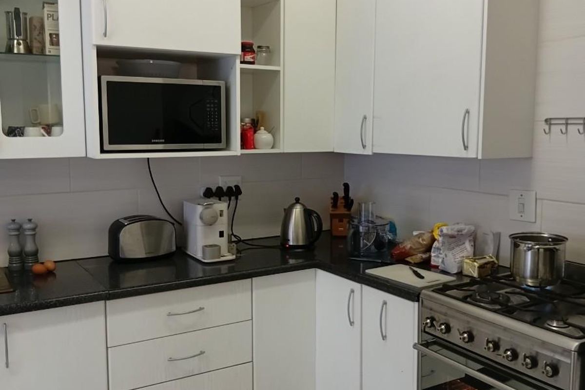 Duplex 3Bed,2Bath Apartment To Rent in Bryanston, Sandton - Photo 2