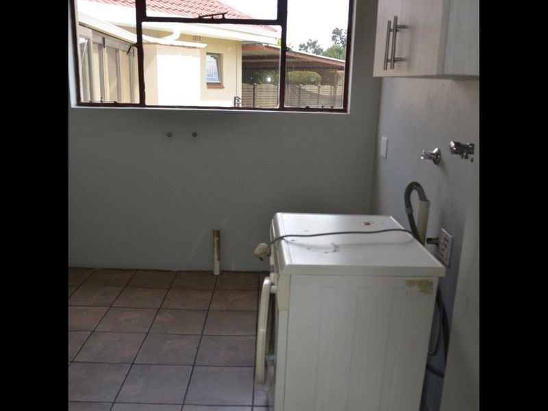 New on the market in Sonlandpark this dream 3 bed family house with flat-ideal for extended family. - Photo 8