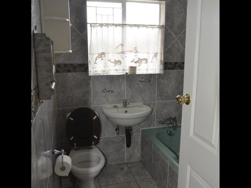 New on the market in Sonlandpark this dream 3 bed family house with flat-ideal for extended family. - Photo 6