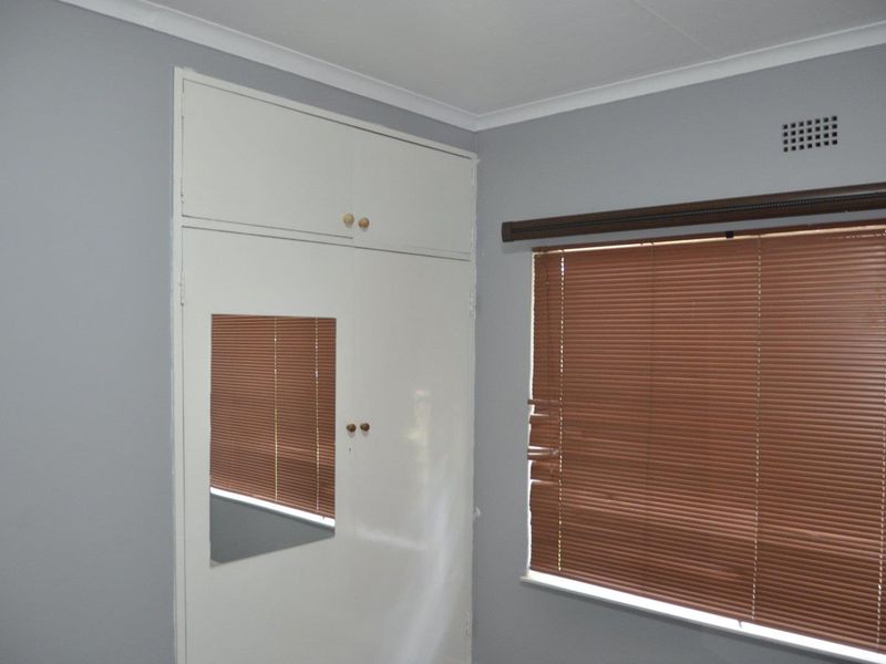 New on the market in Sonlandpark this dream 3 bed family house with flat-ideal for extended family. - Photo 4