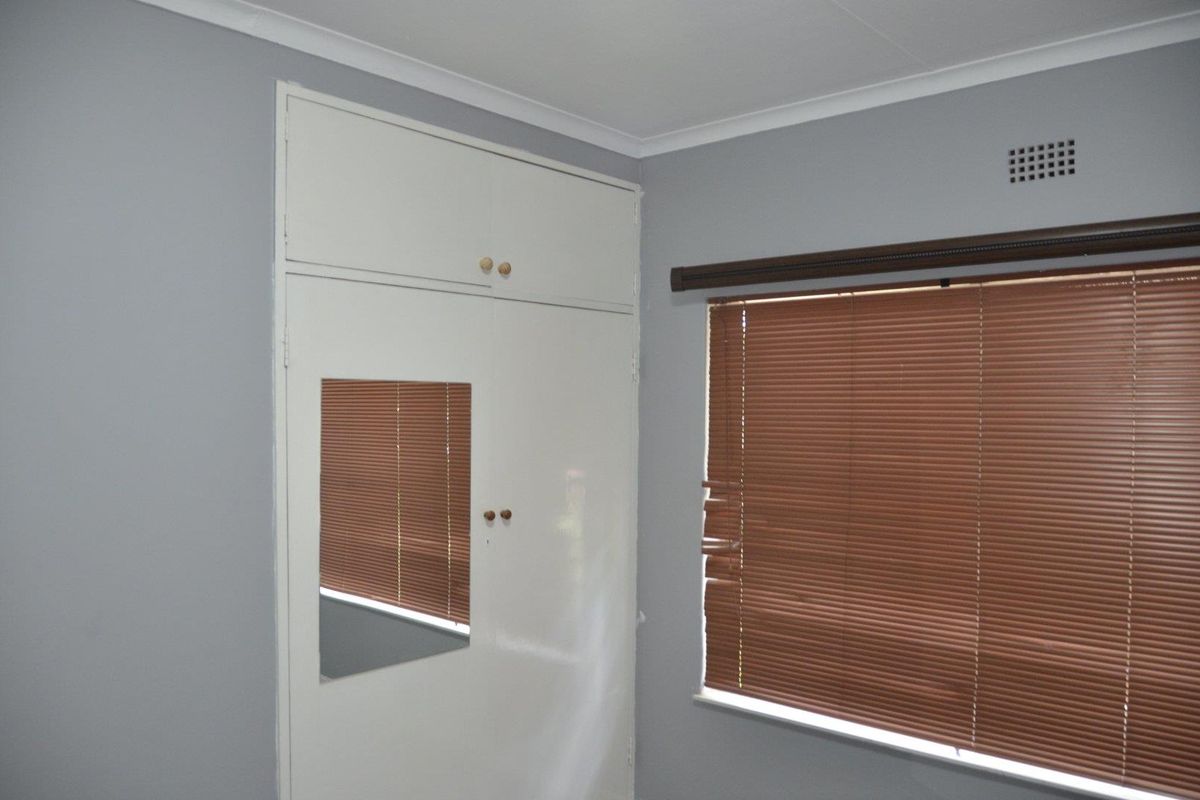 New on the market in Sonlandpark this dream 3 bed family house with flat-ideal for extended family. - Photo 4