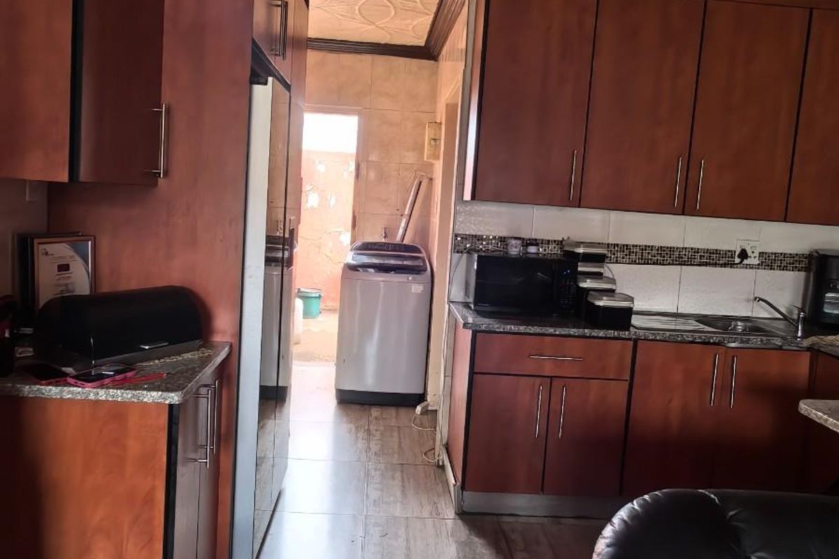 Two Bedroom House For Sale in Mhluzi, Middelburg - Photo 4