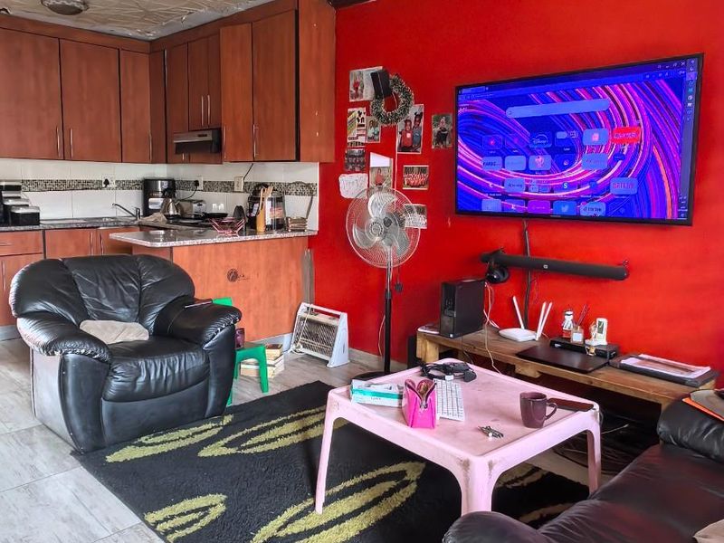 Two Bedroom House For Sale in Mhluzi, Middelburg - Photo 2