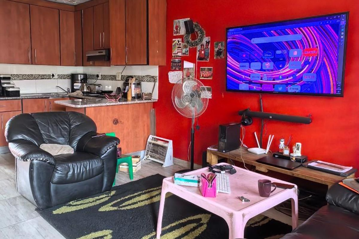 Two Bedroom House For Sale in Mhluzi, Middelburg - Photo 2