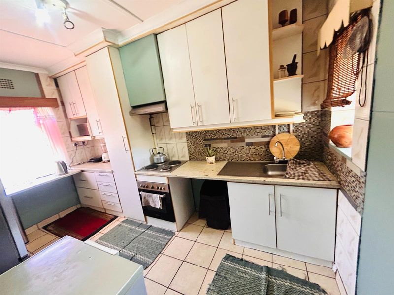 3 Bedroom House for Sale in South Hills - Photo 4