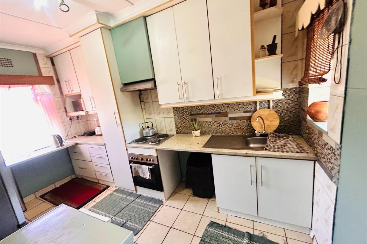 3 Bedroom House for Sale in South Hills - Photo 4