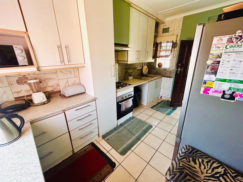 3 Bedroom House for Sale in South Hills - Photo 3