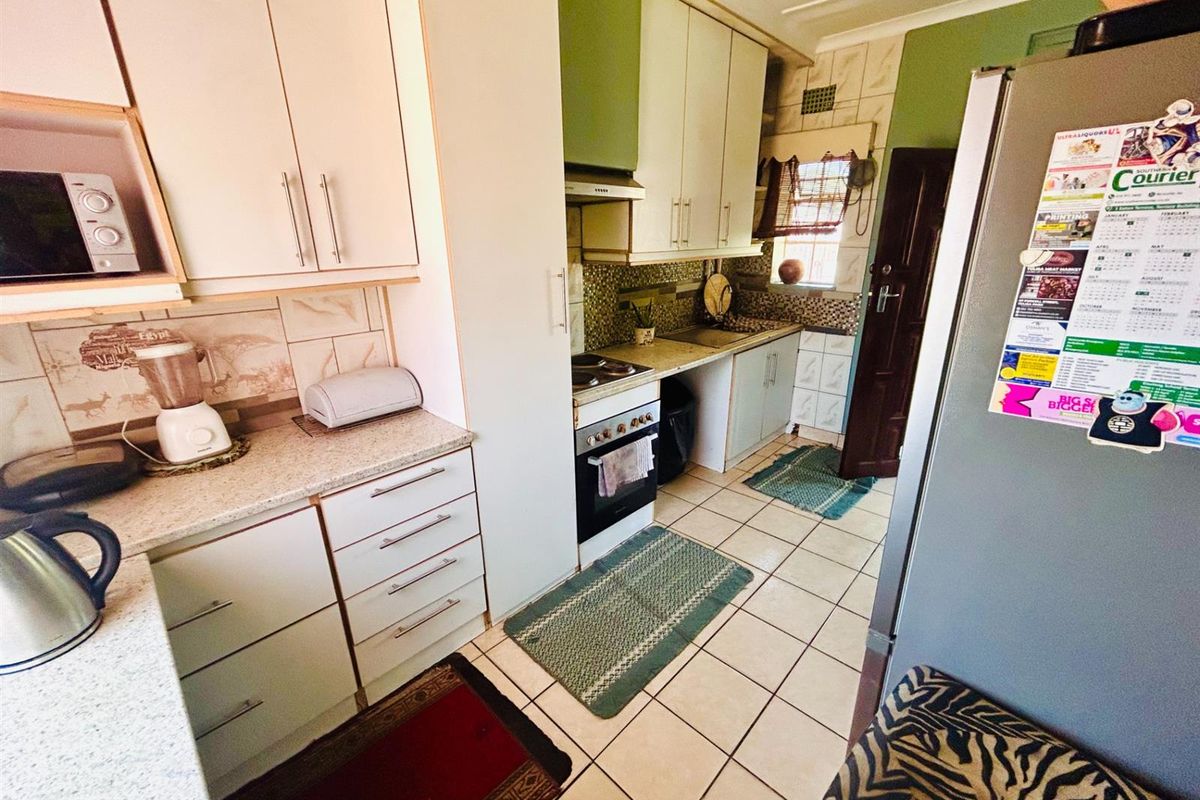 3 Bedroom House for Sale in South Hills - Photo 3