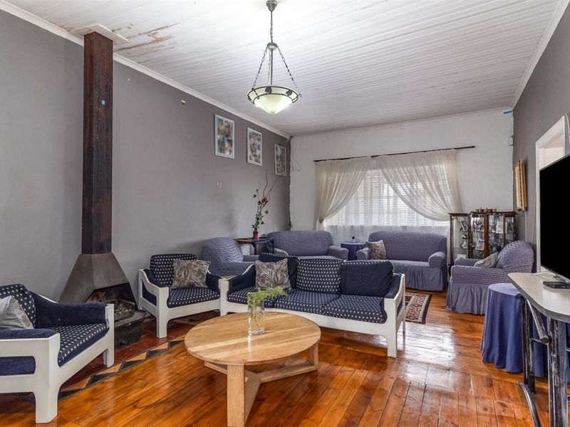 A Rare Find - Space to Live, Work and Entertain with Pool - Photo 7