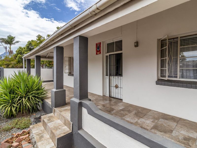 A Rare Find - Space to Live, Work and Entertain with Pool - Photo 3