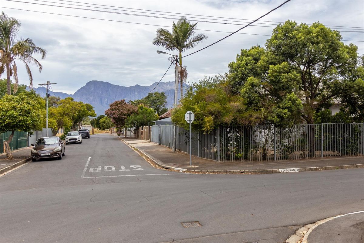 A Rare Find - Space to Live, Work and Entertain with Pool - Photo 5