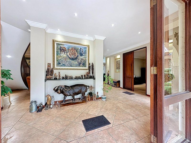 Upmarket Mooikloof Equestrian Family Home with Flat, Solar and Borehole - Photo 4