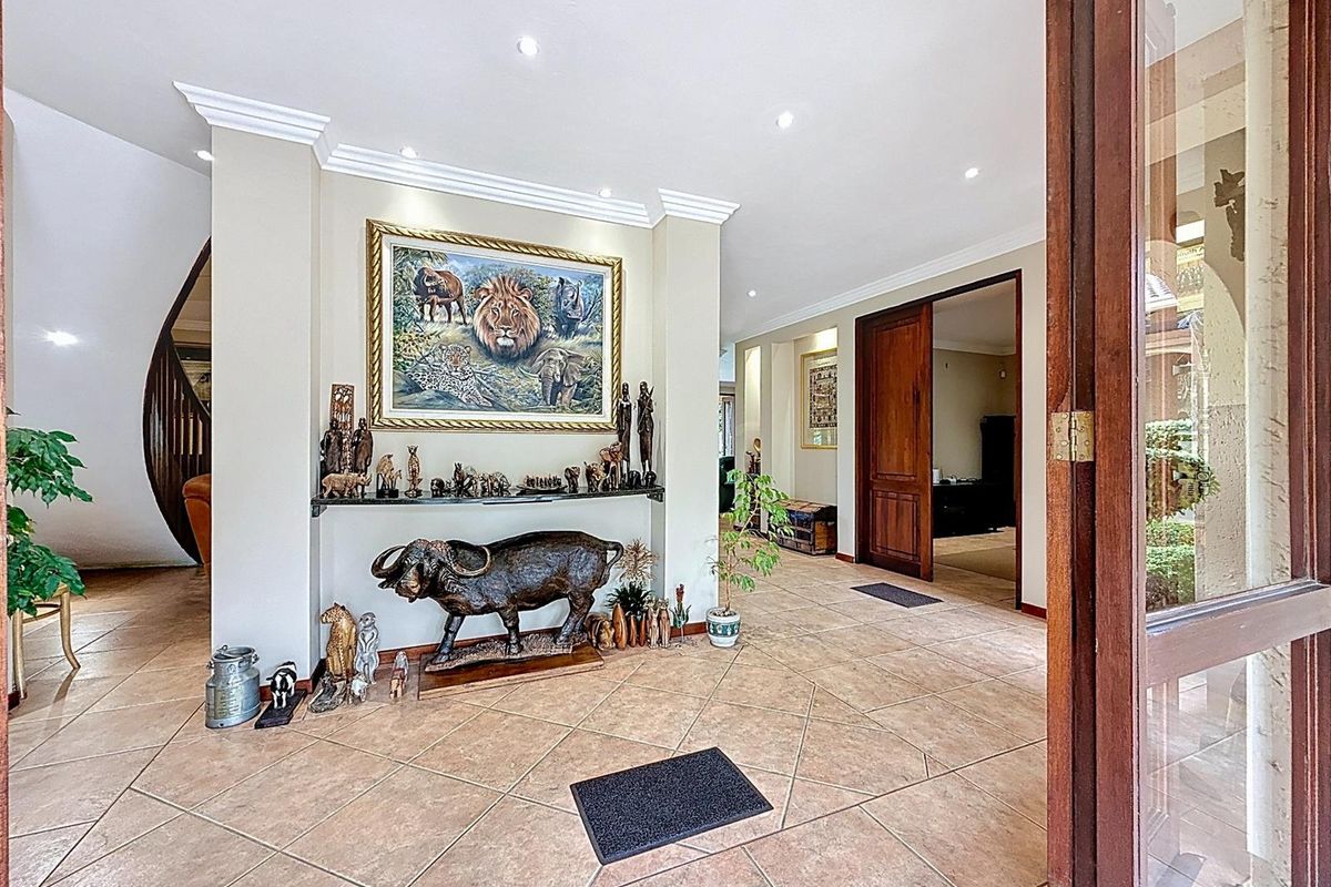 Upmarket Mooikloof Equestrian Family Home with Flat, Solar and Borehole - Photo 4