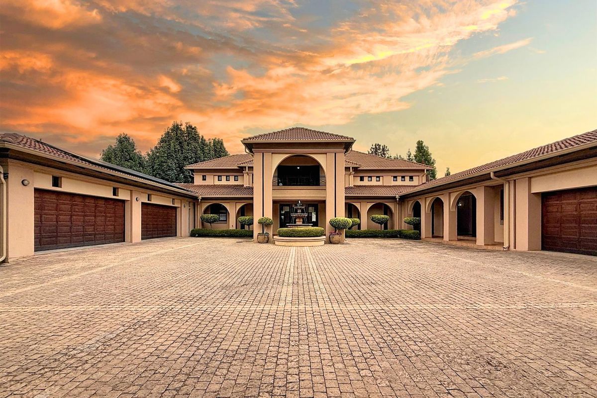 Upmarket Mooikloof Equestrian Family Home with Flat, Solar and Borehole - Photo 2