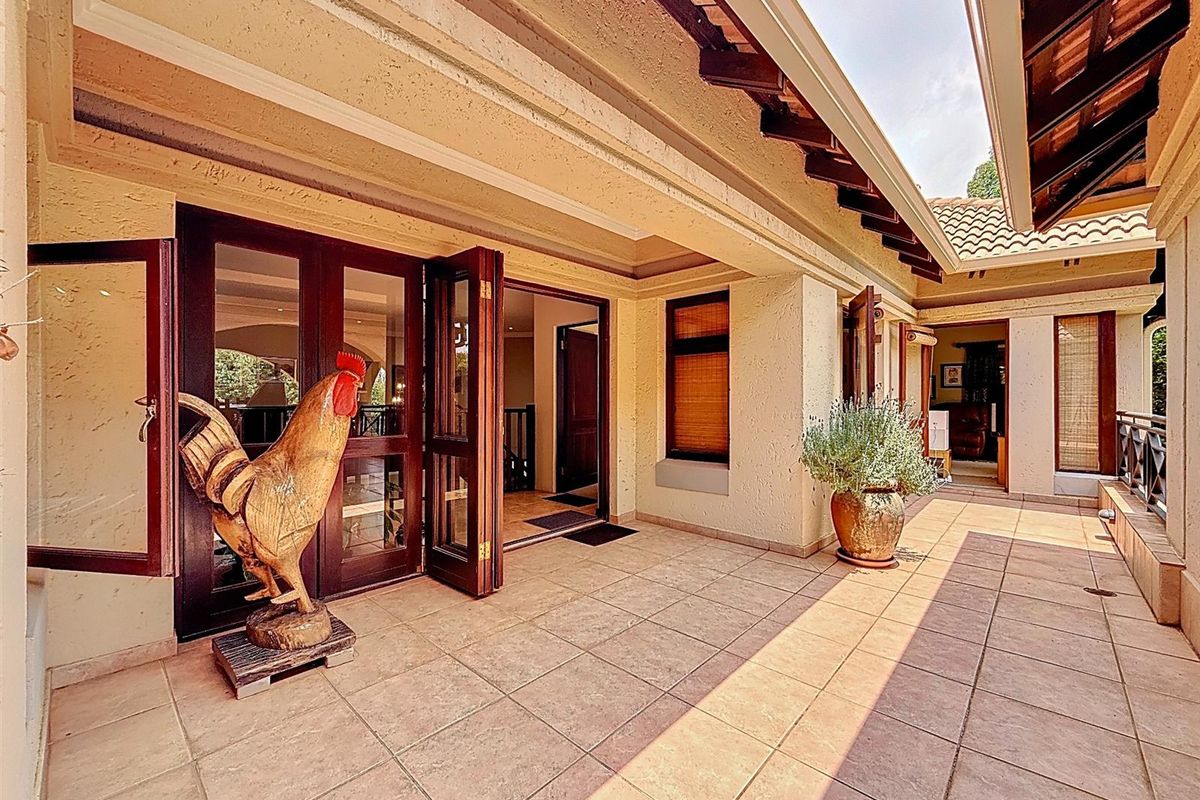 Upmarket Mooikloof Equestrian Family Home with Flat, Solar and Borehole - Photo 3