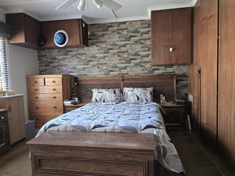 5 Bedroom 2 Bath in Edleen - Photo 8
