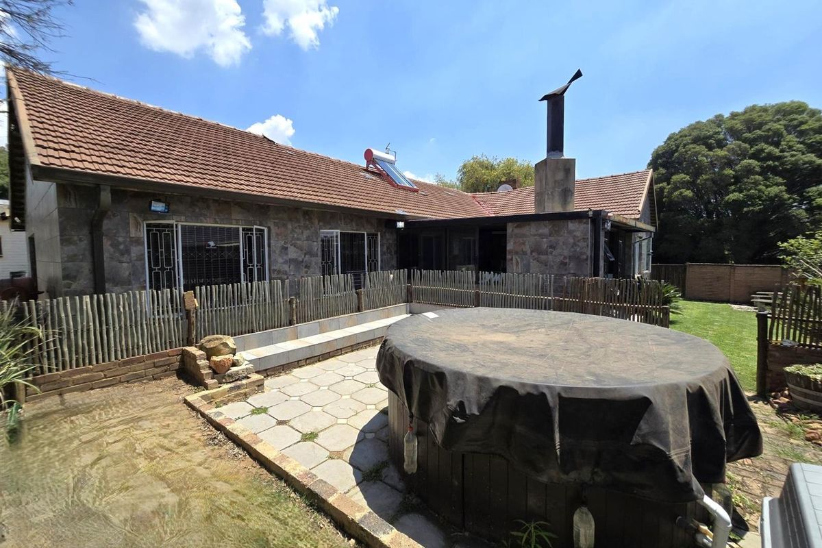5 Bedroom 2 Bath in Edleen - Photo 4