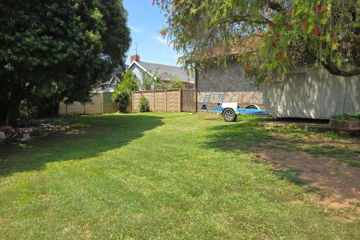 5 Bedroom 2 Bath in Edleen - Photo 2