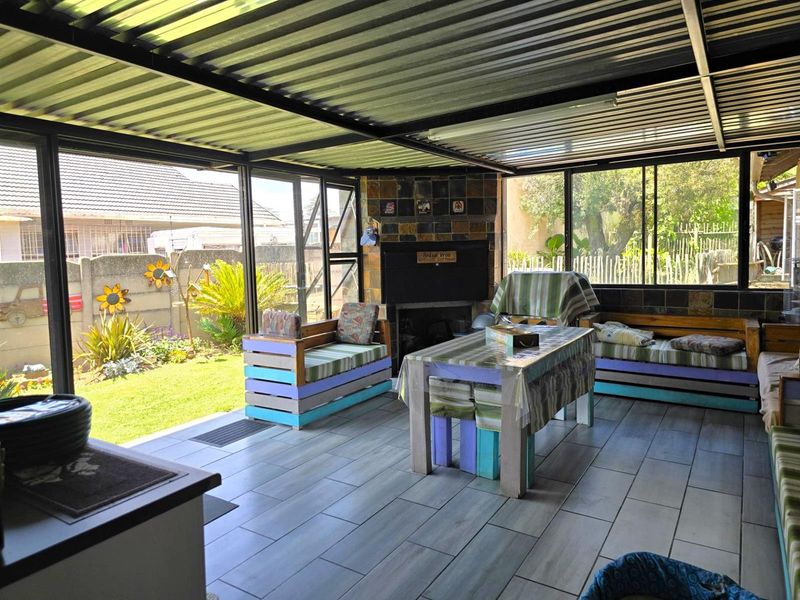 5 Bedroom 2 Bath in Edleen - Photo 3