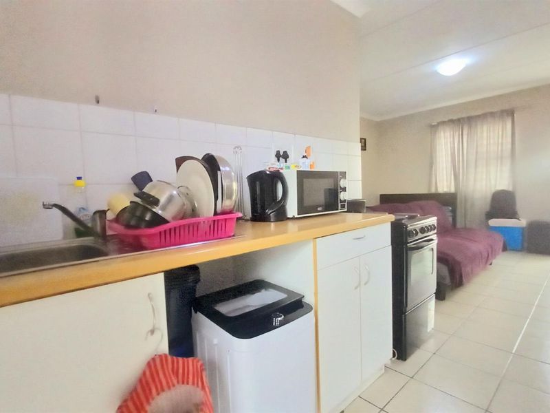 Apartment For Sale in Maitland, Cape Town - Photo 3