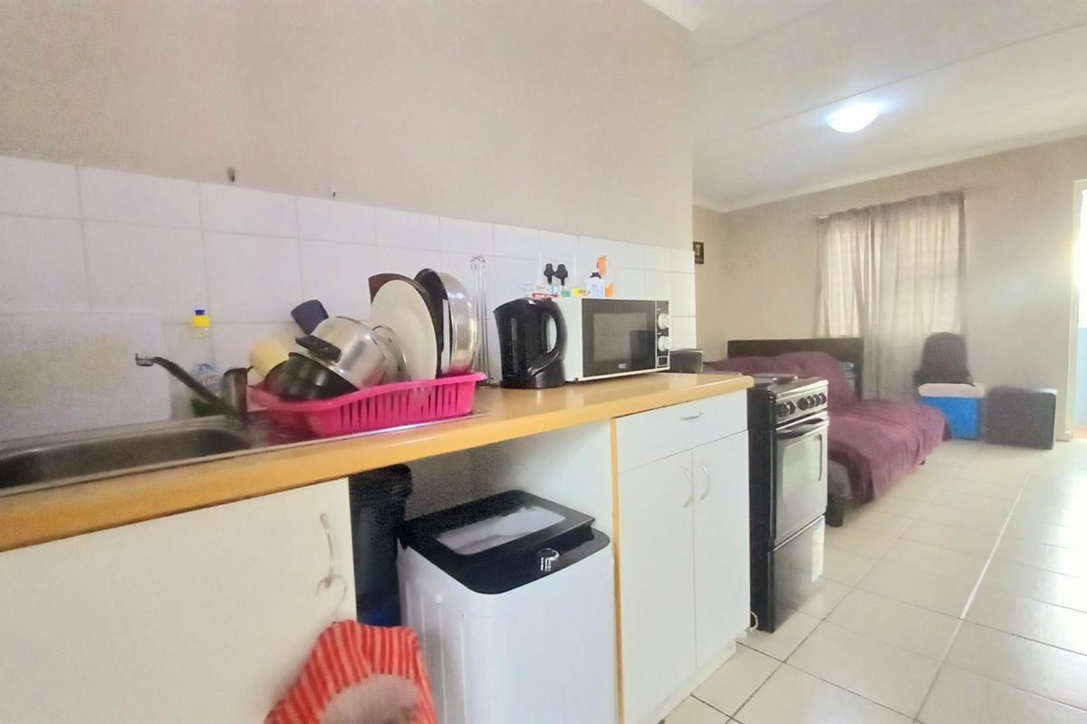 Apartment For Sale in Maitland, Cape Town - Photo 3