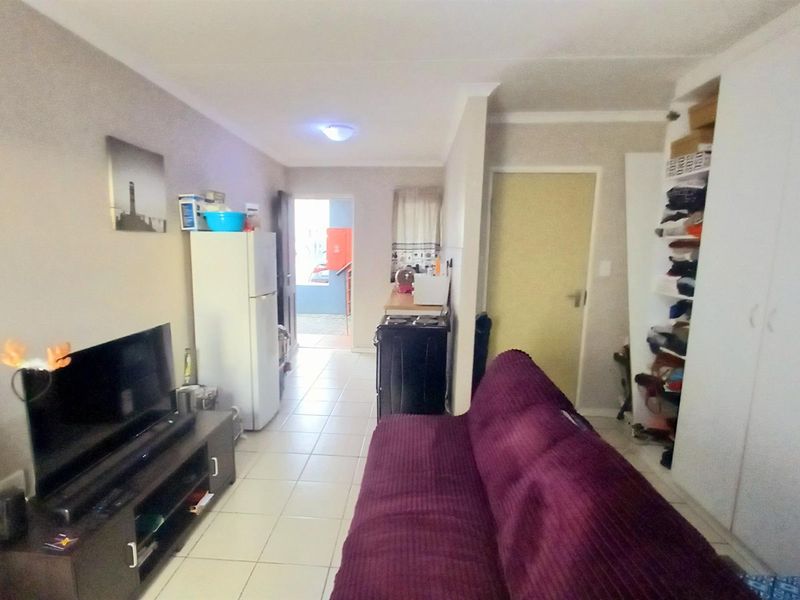 Apartment For Sale in Maitland, Cape Town - Photo 7