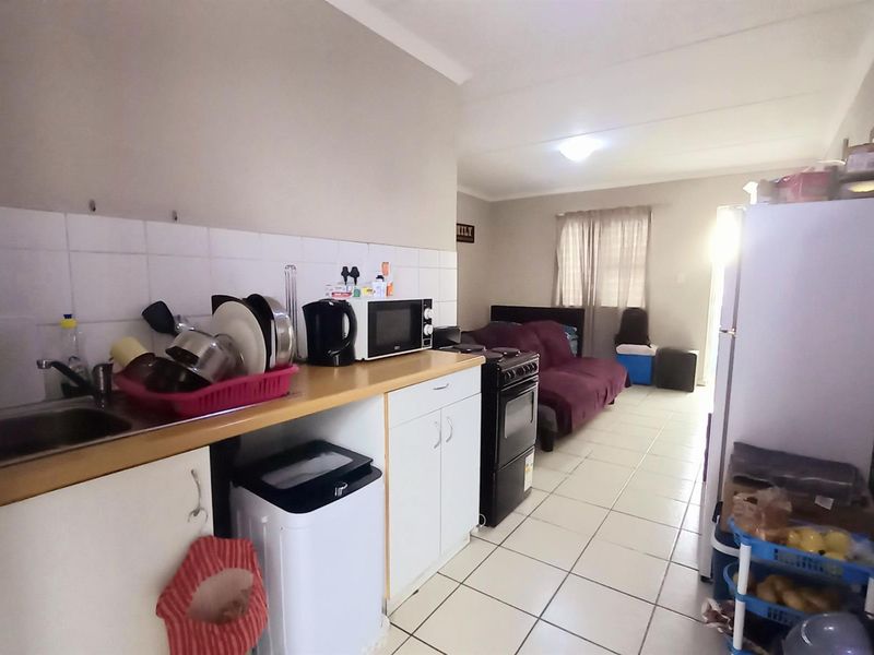 Apartment For Sale in Maitland, Cape Town - Photo 2