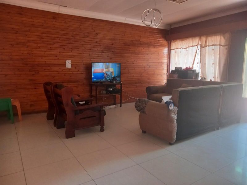 House For Sale in Hartswater - Photo 3