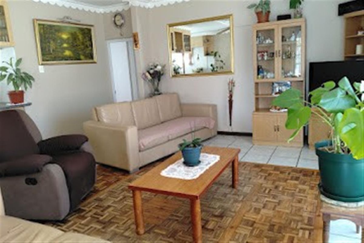 House For Sale In Croydon - Photo 3