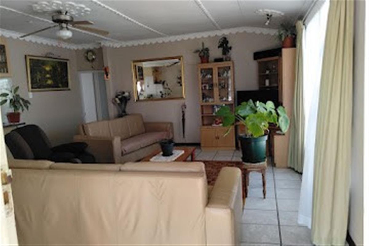 House For Sale In Croydon - Photo 5