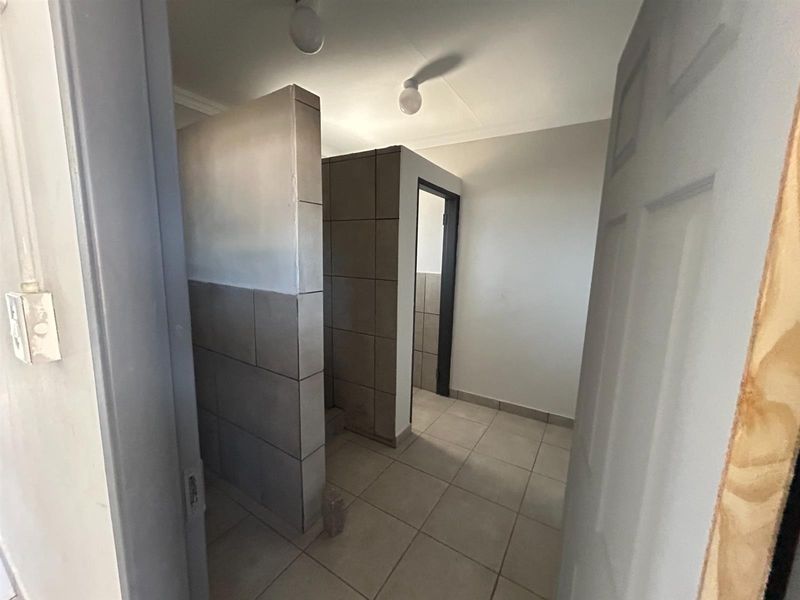 8000sqm Yard with 300sqm Warehouse To Let | Dual Access | Pomona - Photo 9