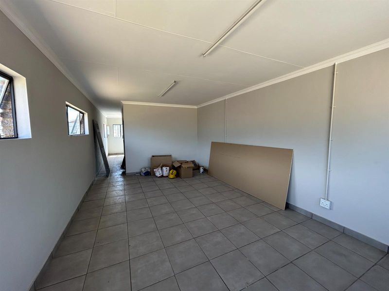 8000sqm Yard with 300sqm Warehouse To Let | Dual Access | Pomona - Photo 8