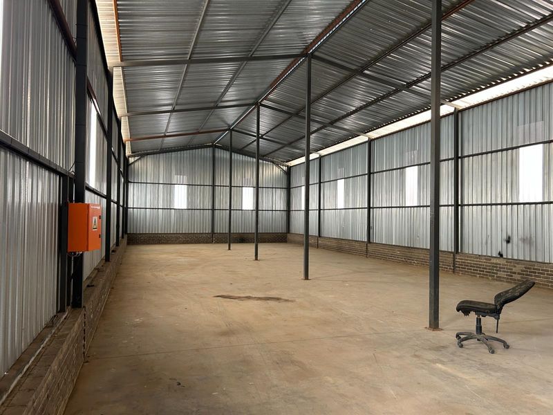 8000sqm Yard with 300sqm Warehouse To Let | Dual Access | Pomona - Photo 2