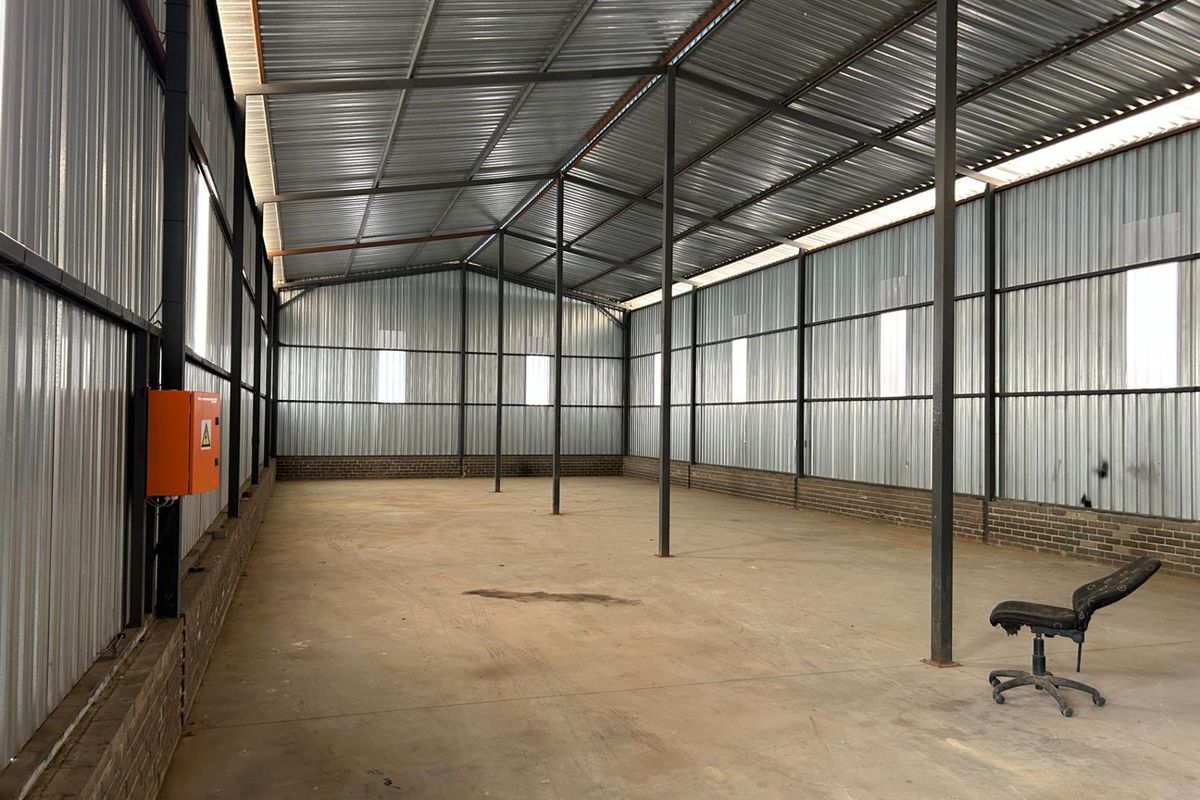 8000sqm Yard with 300sqm Warehouse To Let | Dual Access | Pomona - Photo 2