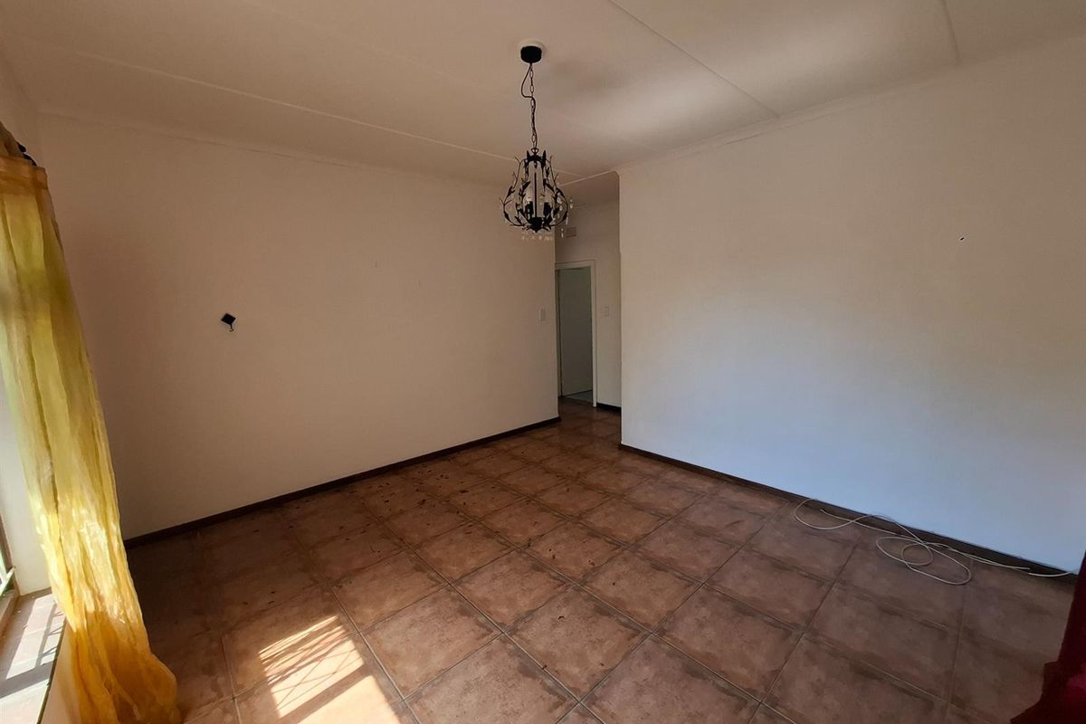 Townhouse To Rent in St Michaels On Sea - Photo 3