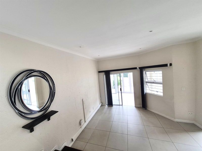 Contemporary Lock-Up-and-Go Living in the Exclusive Chamonix, Bedford Park - Photo 3