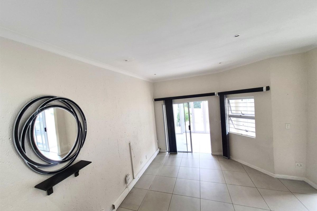 Contemporary Lock-Up-and-Go Living in the Exclusive Chamonix, Bedford Park - Photo 3