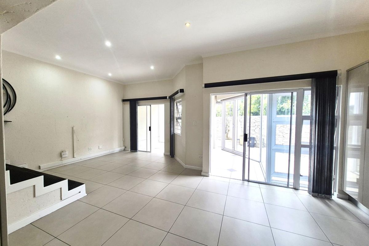 Contemporary Lock-Up-and-Go Living in the Exclusive Chamonix, Bedford Park - Photo 4