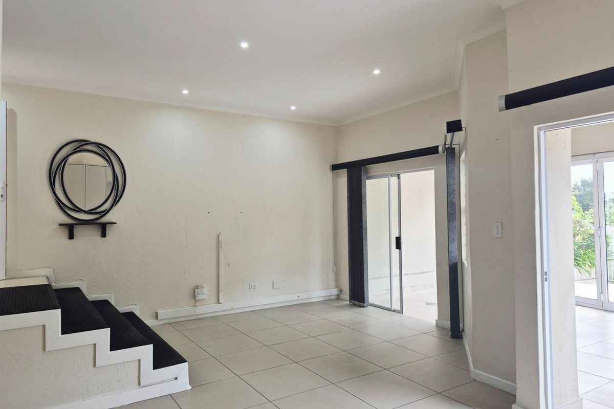 Contemporary Lock-Up-and-Go Living in the Exclusive Chamonix, Bedford Park - Photo 5