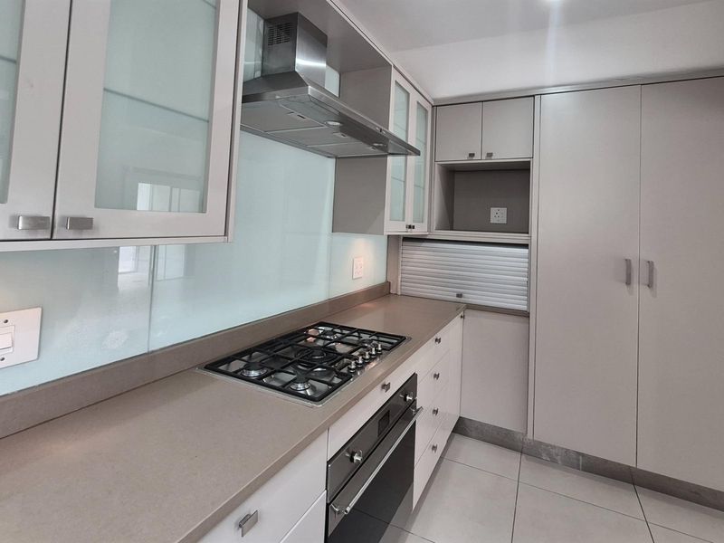 Contemporary Lock-Up-and-Go Living in the Exclusive Chamonix, Bedford Park - Photo 6