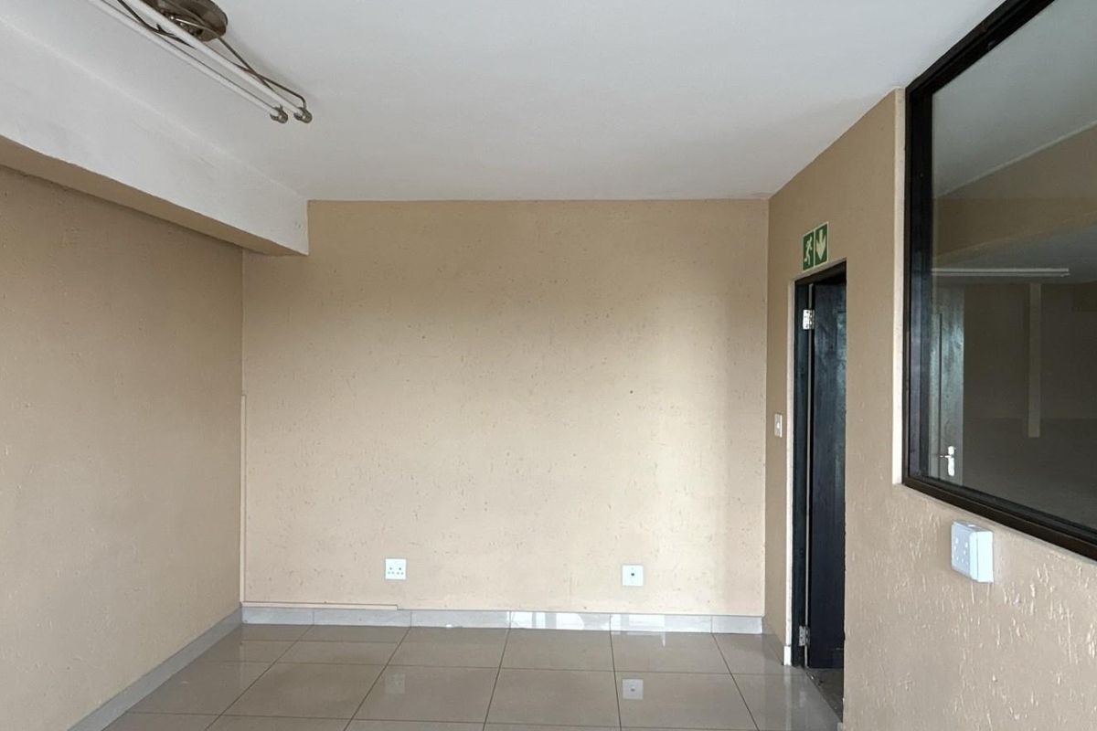 712sqm Warehouse To Let | 24 Hour Secure Park | Prime Pomona Location - Photo 5